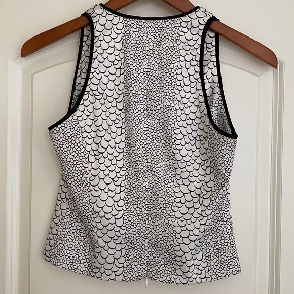 Alberto Makali Black and White V-Neck Sleeveless Top, Size 4 - Picture 2 of 5